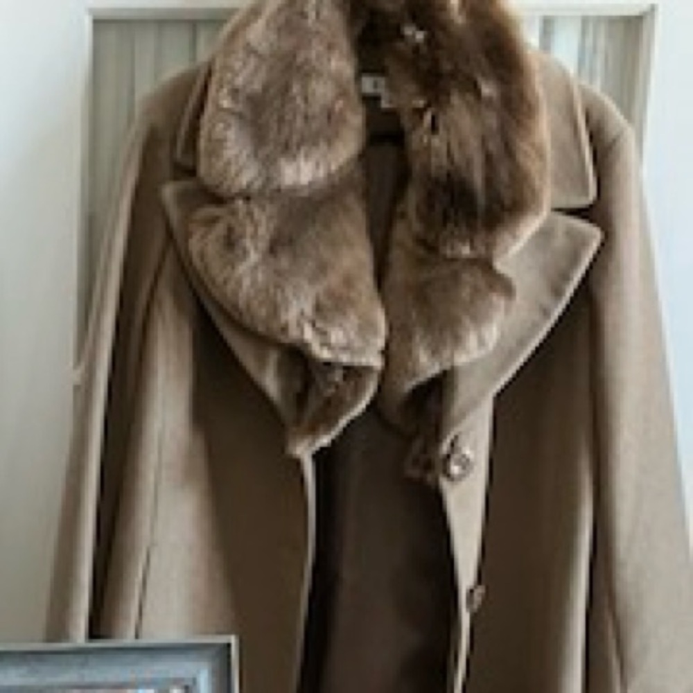 Via Spiga Tan Trench Coat with Faux Fur Collar